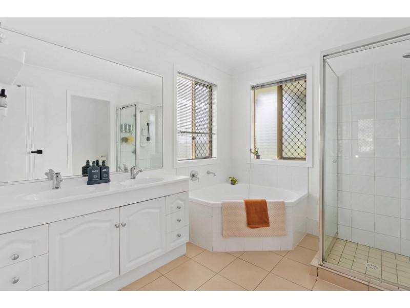 26 Mountain View Crest, Mount Nathan QLD 4211