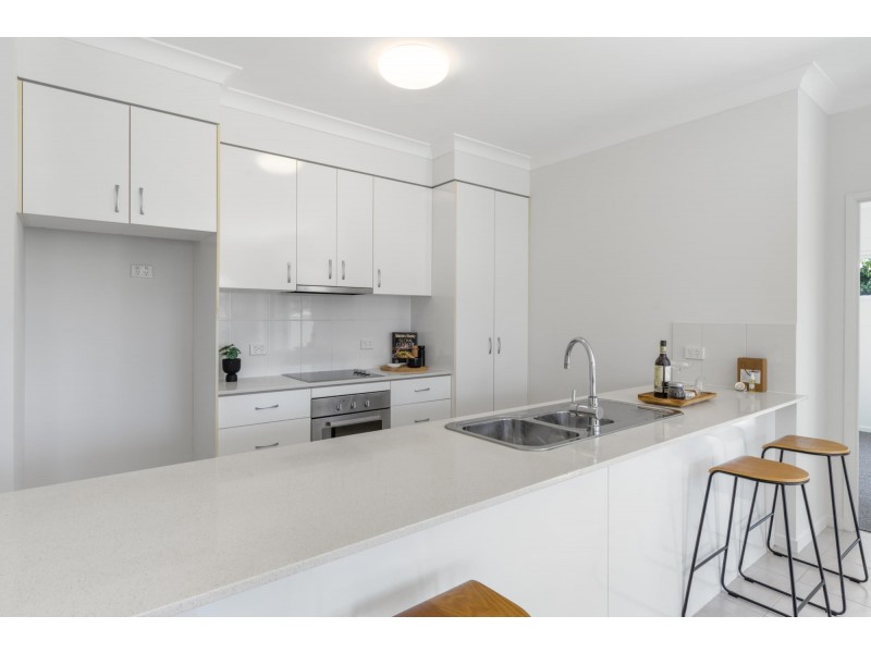 2/32 Marks Drive, Varsity Lakes QLD 4227