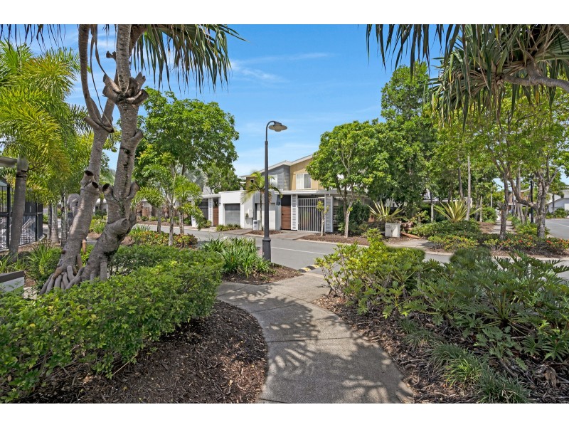 106 Verona Circuit, Burleigh Waters QLD 4220