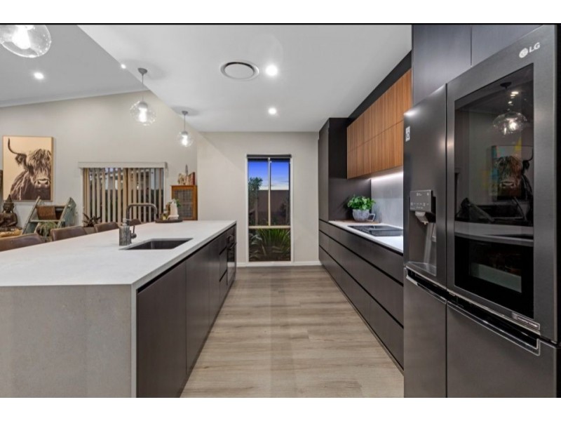 16 North Bank Court, Helensvale QLD 4212