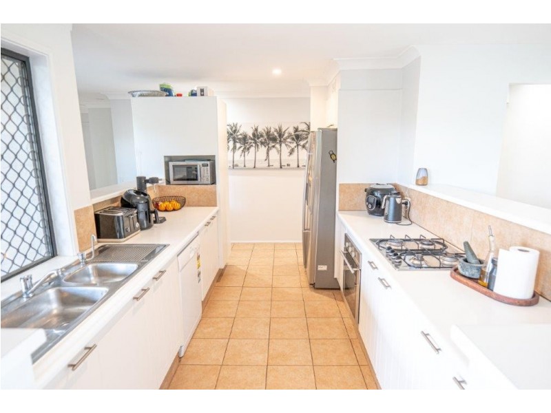 14 Footscray Court, Arundel QLD 4214