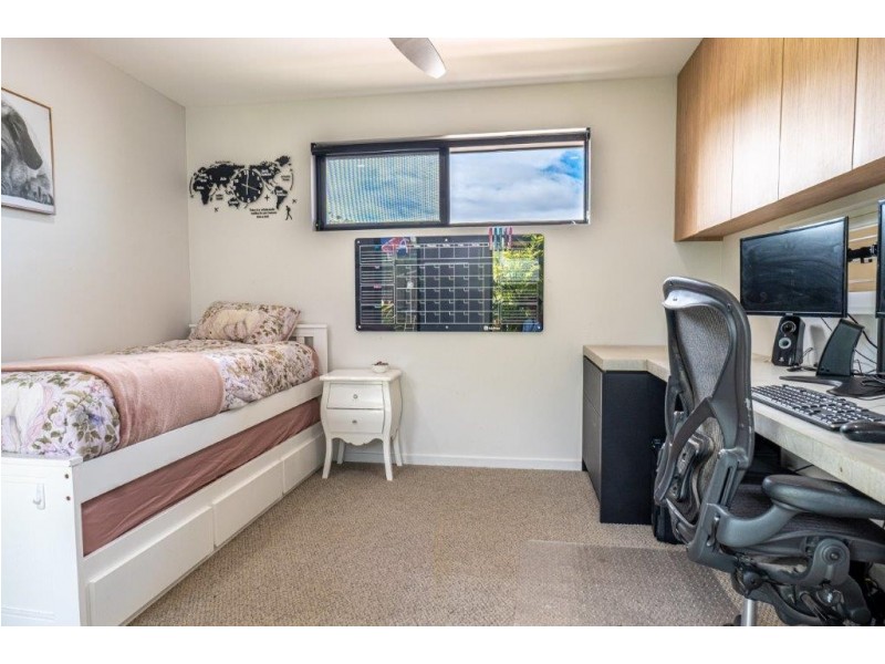 14 Footscray Court, Arundel QLD 4214