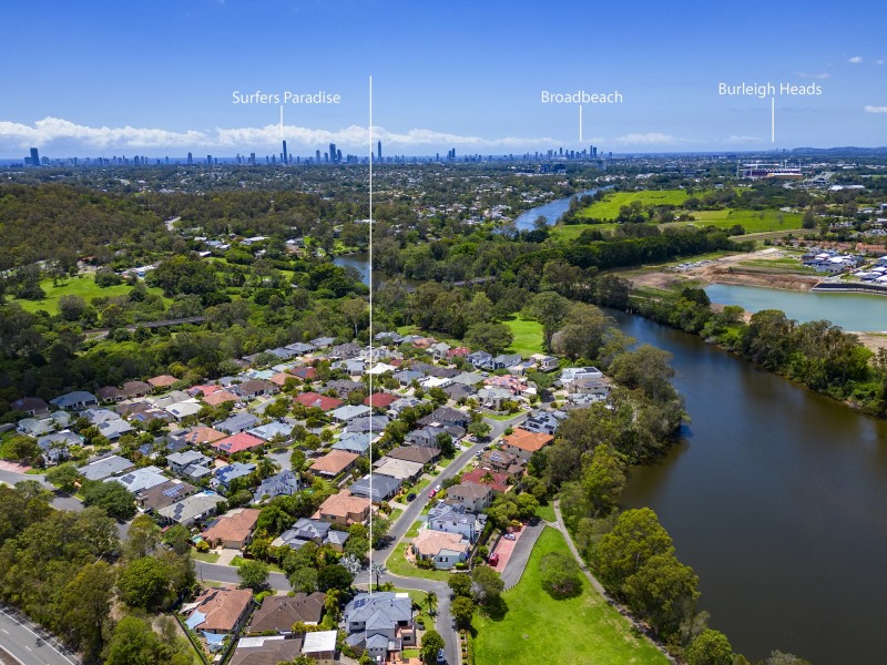 2/1 Sarah Place, Ashmore QLD 4214