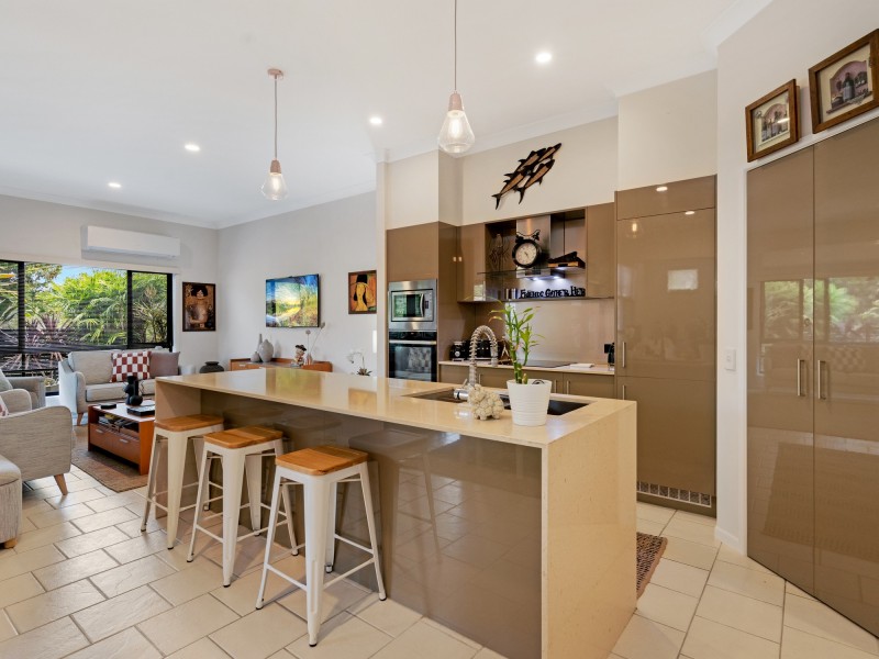 2/1 Sarah Place, Ashmore QLD 4214