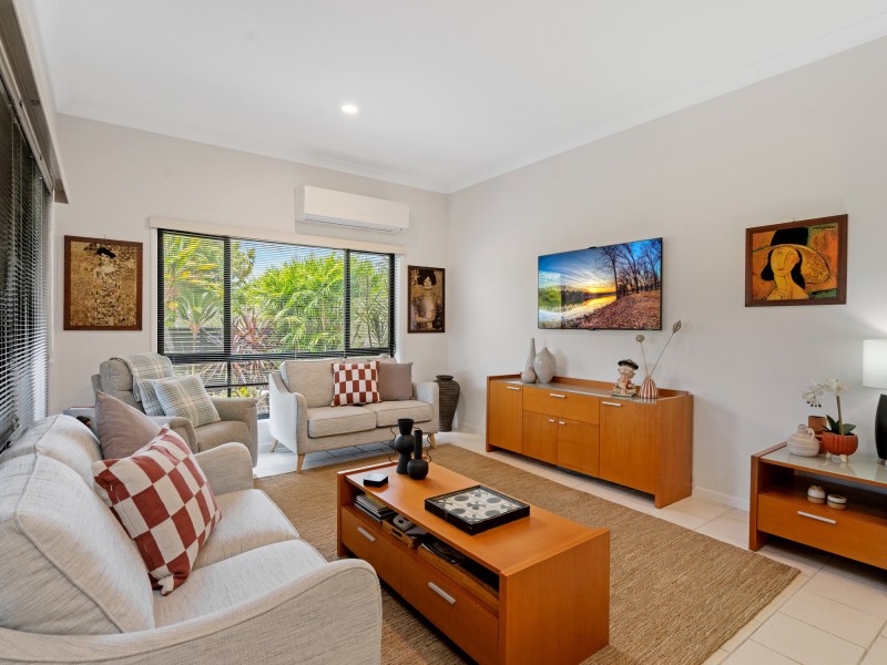 2/1 Sarah Place, Ashmore QLD 4214
