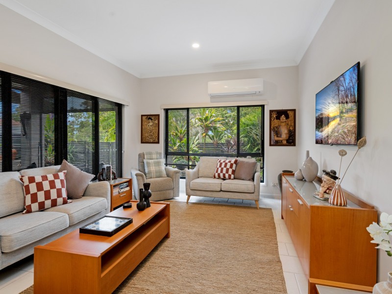 2/1 Sarah Place, Ashmore QLD 4214