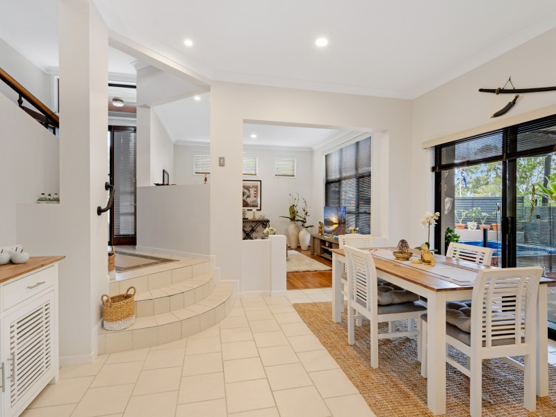 2/1 Sarah Place, Ashmore QLD 4214