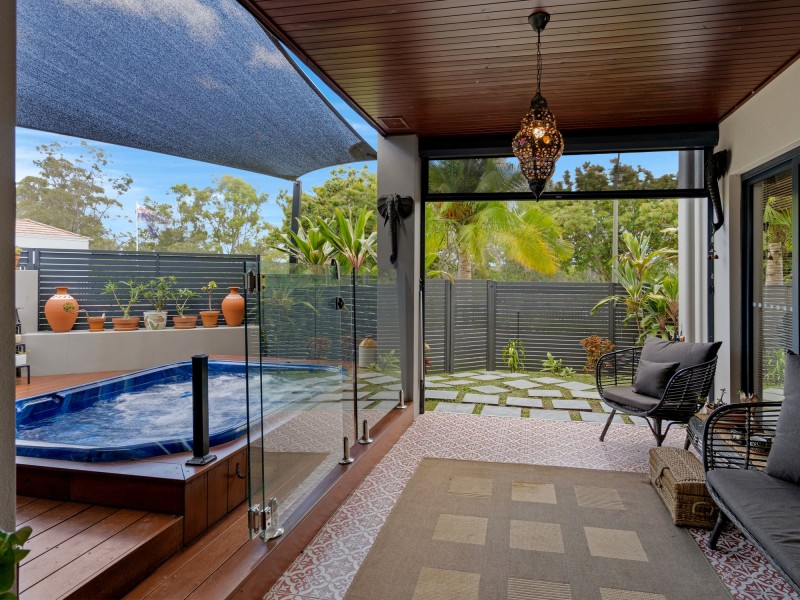 2/1 Sarah Place, Ashmore QLD 4214