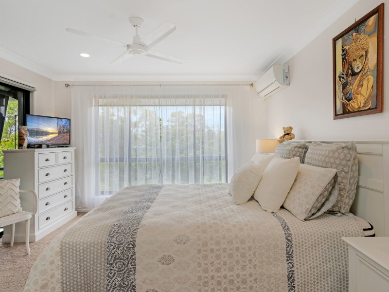 2/1 Sarah Place, Ashmore QLD 4214