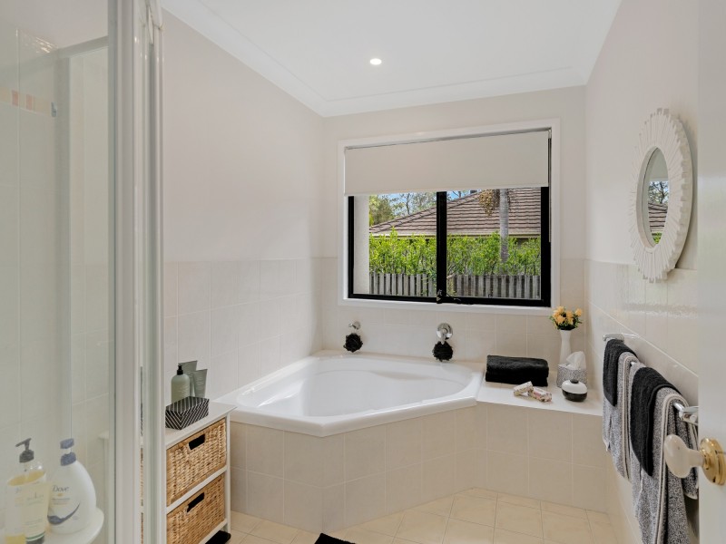 2/1 Sarah Place, Ashmore QLD 4214
