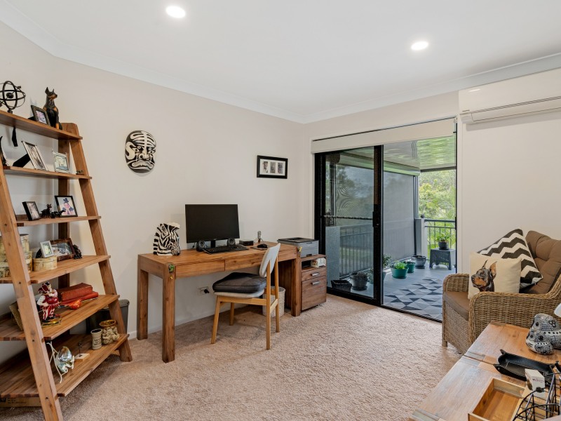 2/1 Sarah Place, Ashmore QLD 4214
