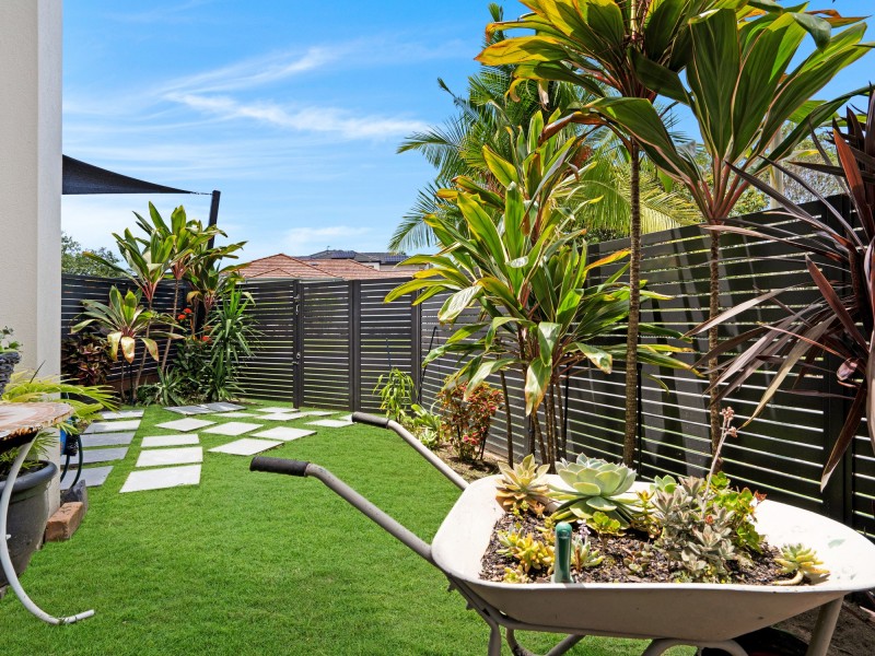 2/1 Sarah Place, Ashmore QLD 4214