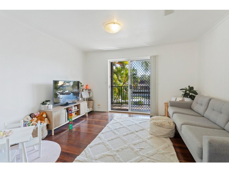2/1 Tarni Avenue, Palm Beach QLD 4221