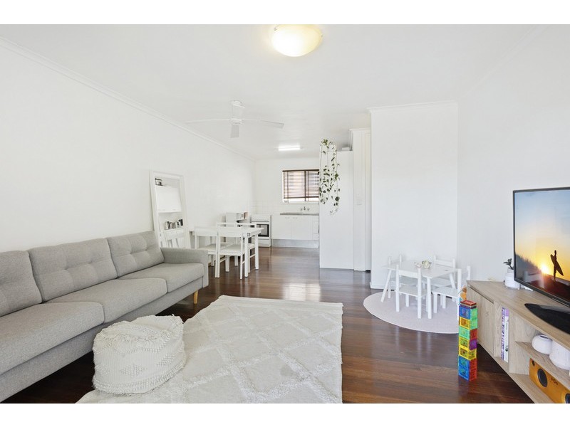 2/1 Tarni Avenue, Palm Beach QLD 4221