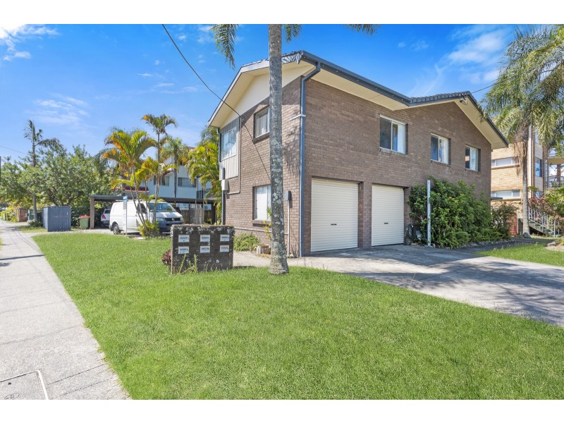 2/1 Tarni Avenue, Palm Beach QLD 4221