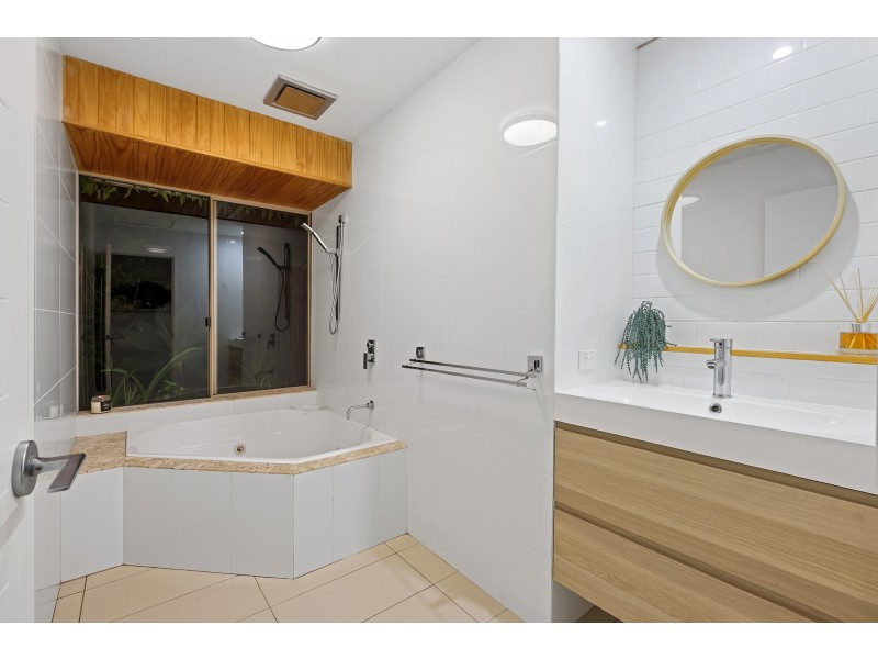 18 Carnoustie Court, Robina QLD 4226
