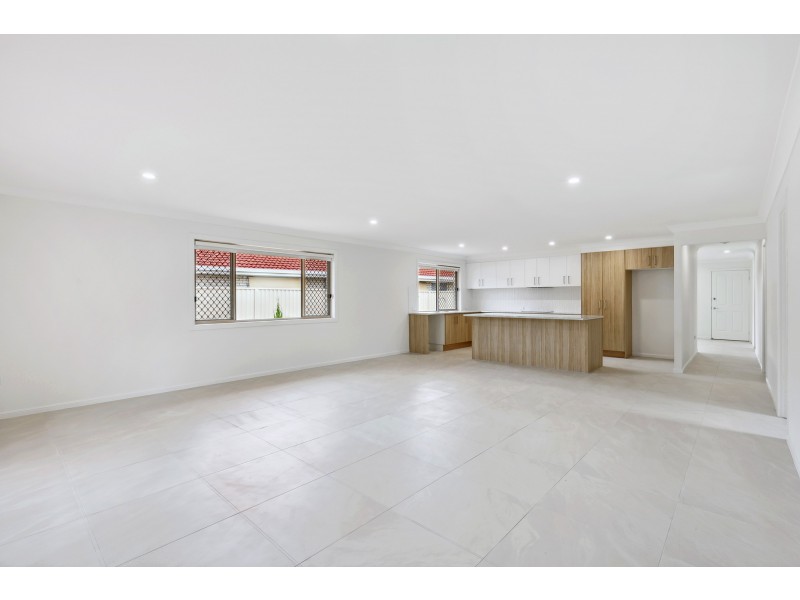 52 Stanford Avenue, Varsity Lakes QLD 4227