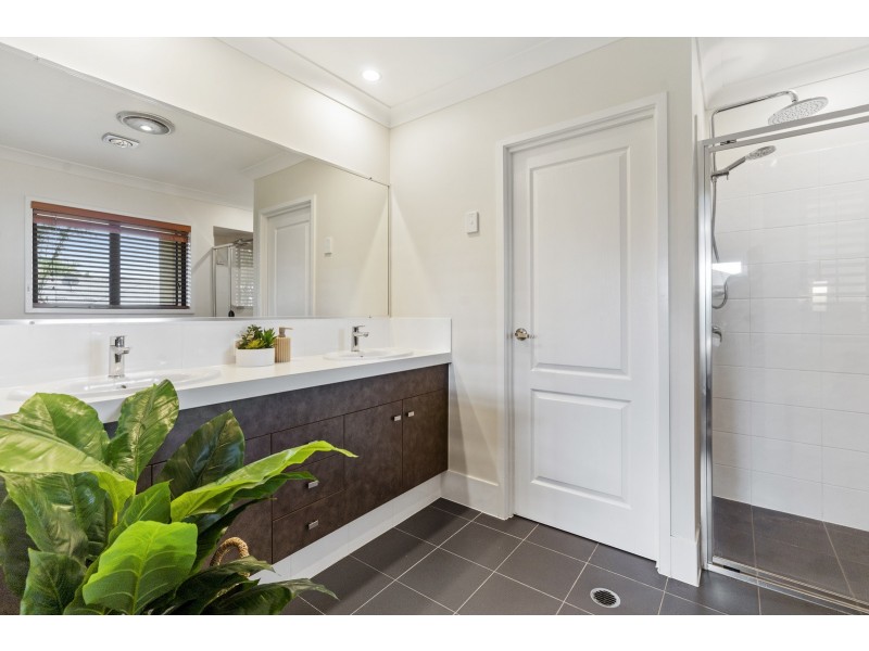 12 Worchester Terrace, Reedy Creek QLD 4227