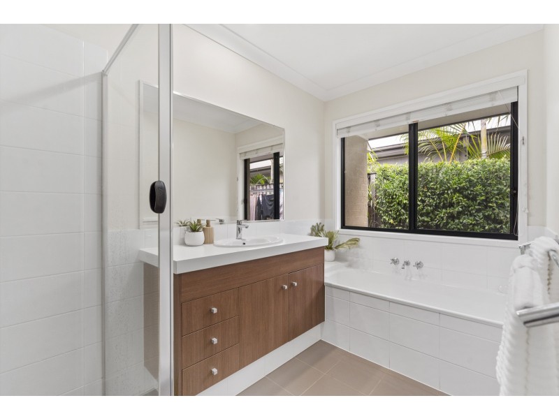 12 Worchester Terrace, Reedy Creek QLD 4227