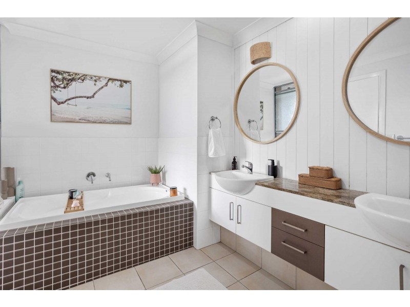 10/10 Valbonne Avenue, Varsity Lakes QLD 4227