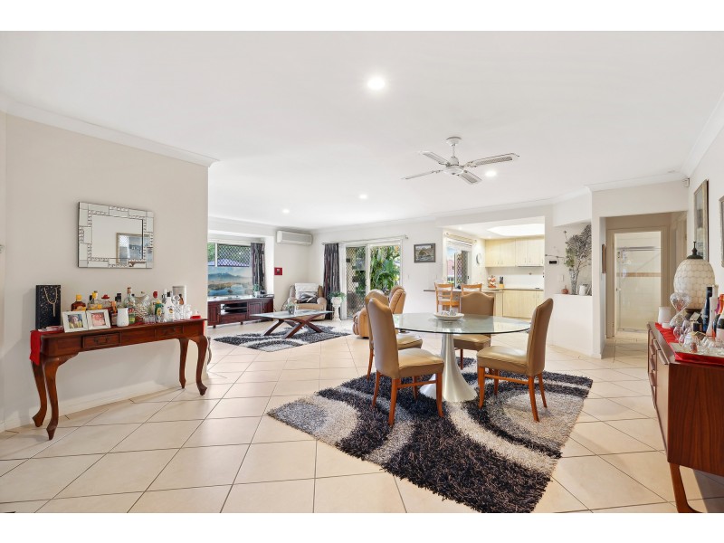 1/2 Pearwood Lane, Robina QLD 4226