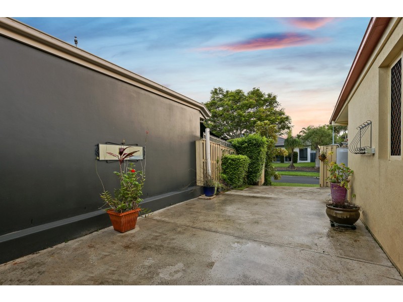 1/2 Pearwood Lane, Robina QLD 4226