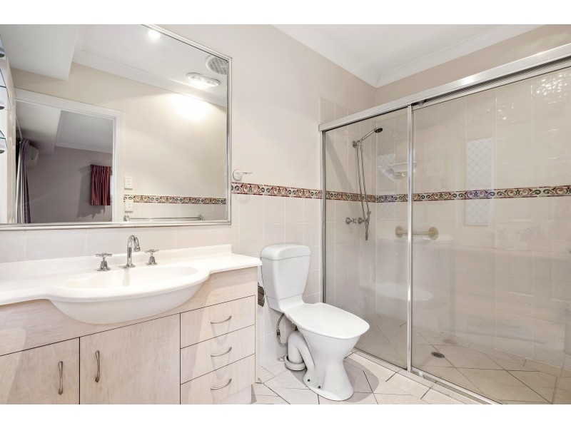 1/2 Pearwood Lane, Robina QLD 4226