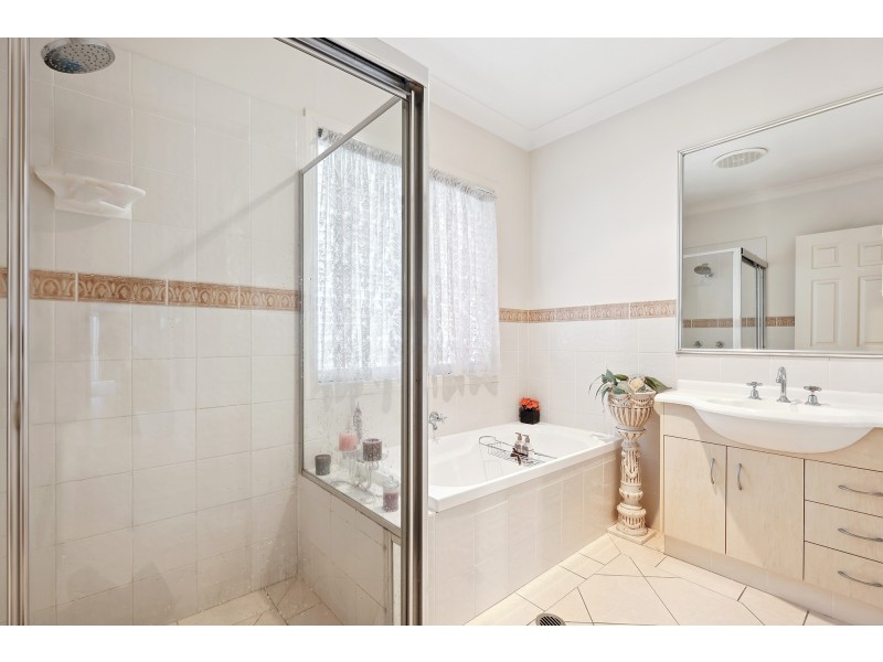 1/2 Pearwood Lane, Robina QLD 4226