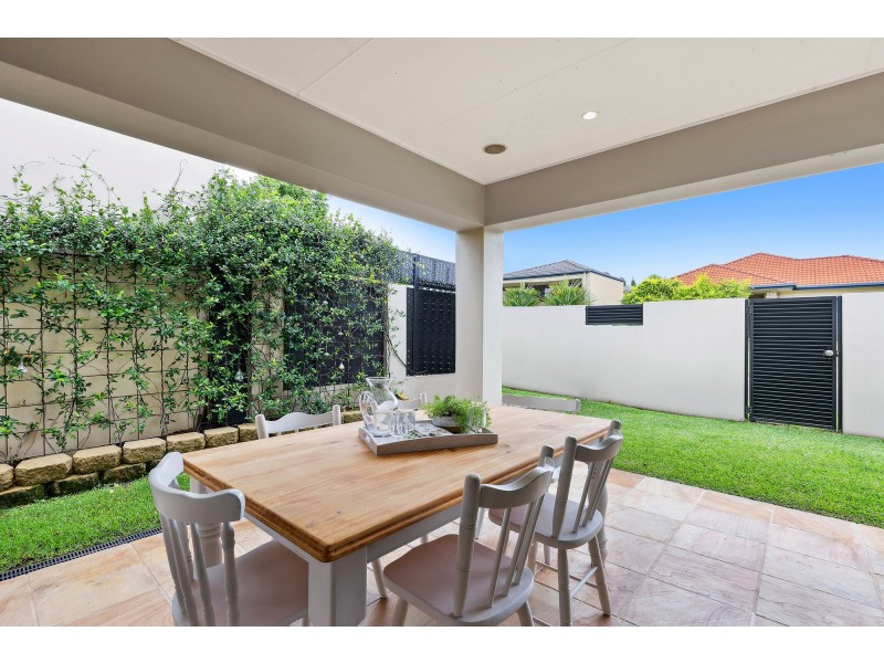10 Windemere Crescent, Varsity Lakes QLD 4227