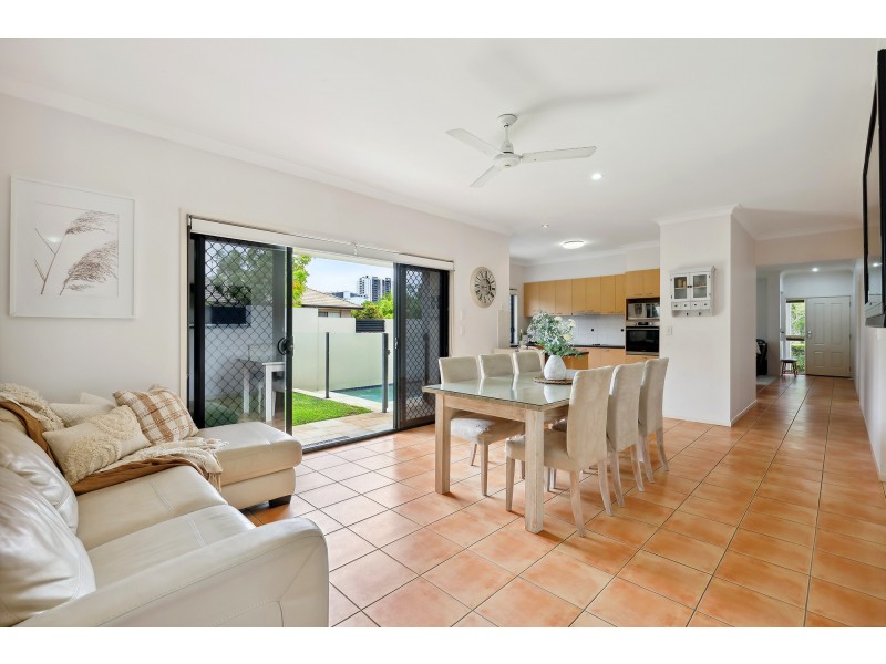 10 Windemere Crescent, Varsity Lakes QLD 4227