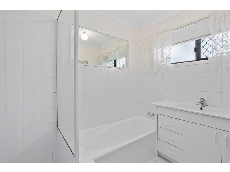 90 Merridown Drive, Merrimac QLD 4226