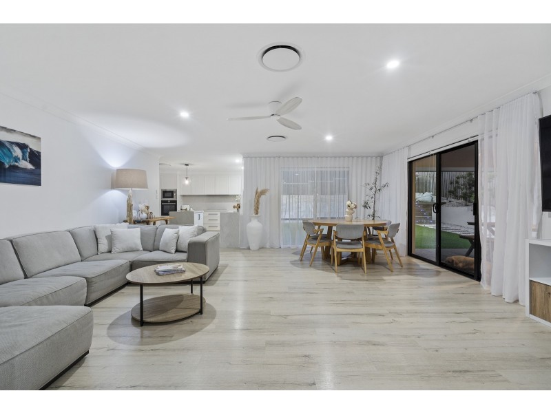 12 Skyburnett Street, Reedy Creek QLD 4227