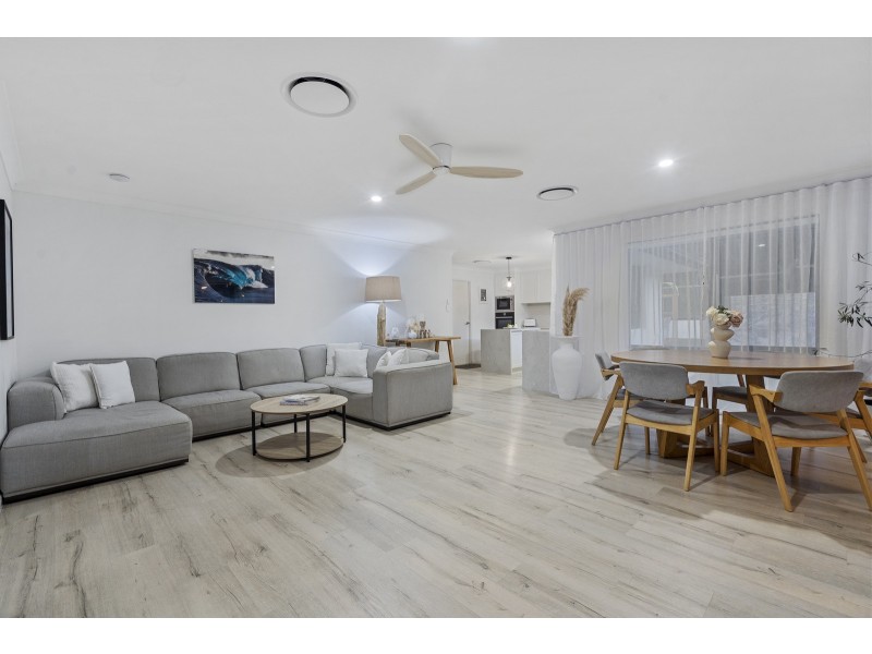 12 Skyburnett Street, Reedy Creek QLD 4227