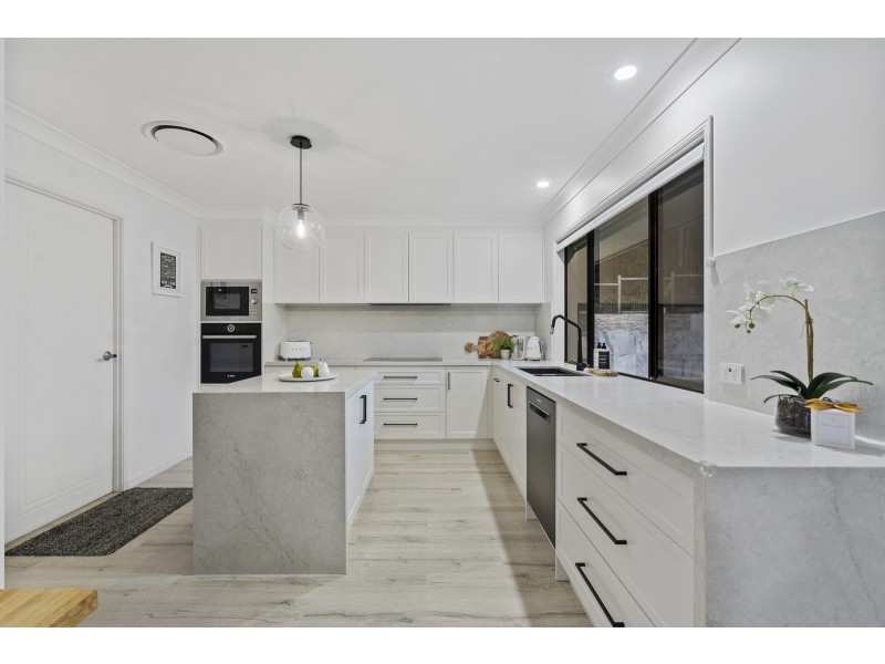 12 Skyburnett Street, Reedy Creek QLD 4227