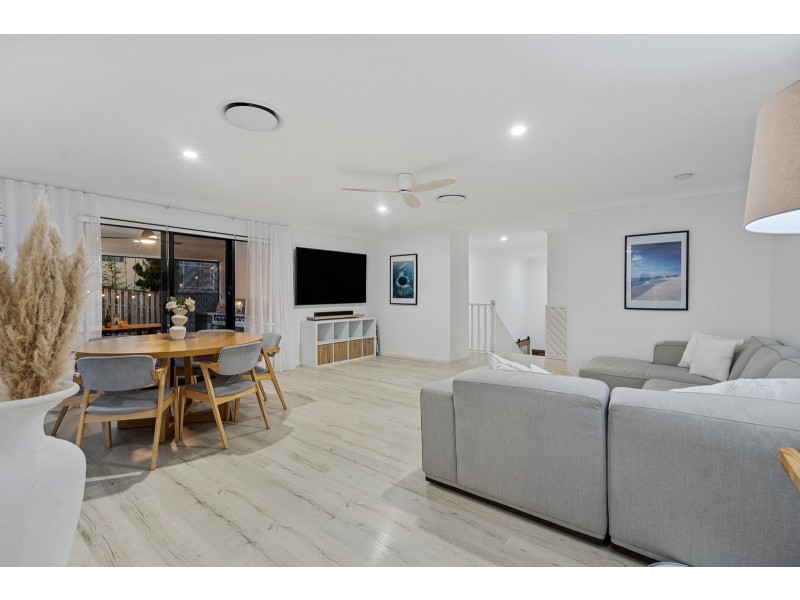 12 Skyburnett Street, Reedy Creek QLD 4227