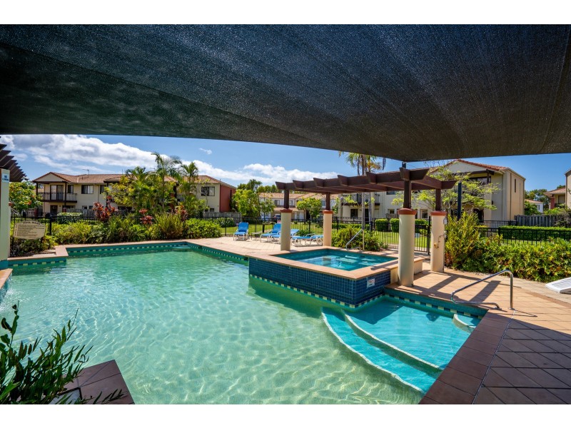 8/302 Christine Avenue, Varsity Lakes QLD 4227