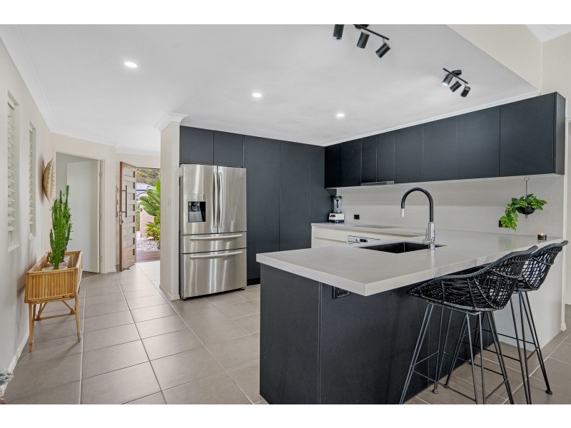 37 Langport Parade, Mudgeeraba QLD 4213