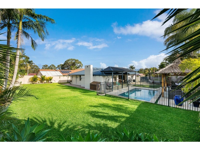 16 Nunawading Court, Robina QLD 4226
