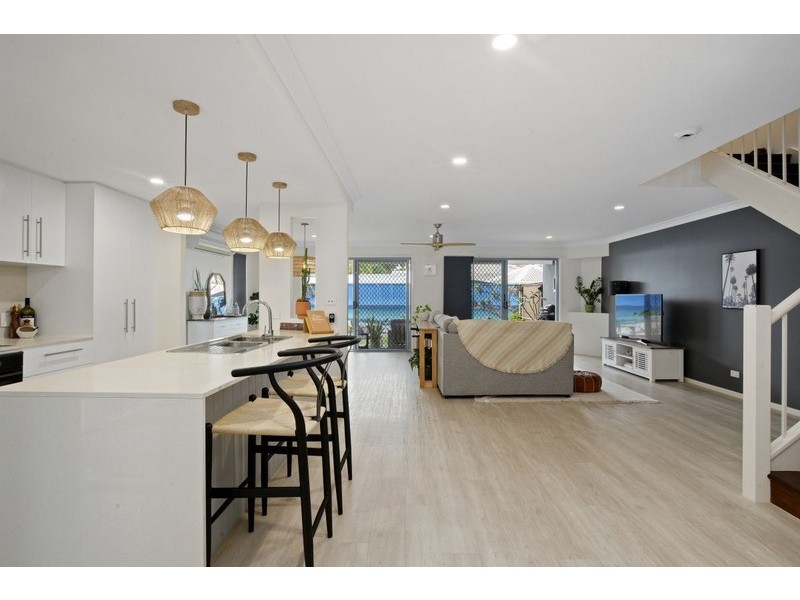 70 Venice Street, Burleigh Waters QLD 4220