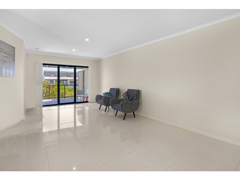 12/24-26 Parker Street, Labrador QLD 4215