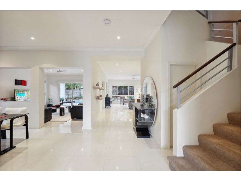 7 Saint Paul Crescent, Varsity Lakes QLD 4227