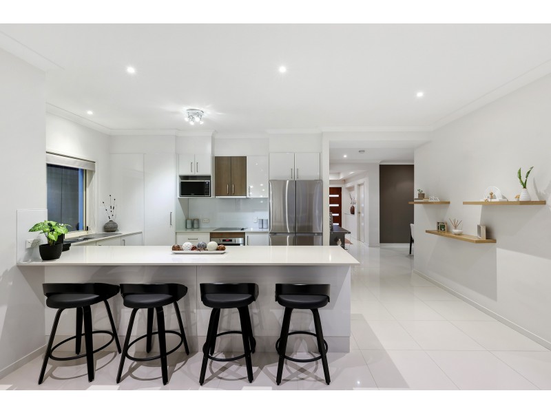7 Saint Paul Crescent, Varsity Lakes QLD 4227