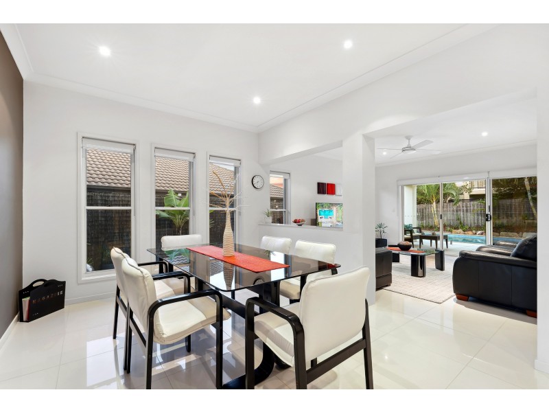 7 Saint Paul Crescent, Varsity Lakes QLD 4227