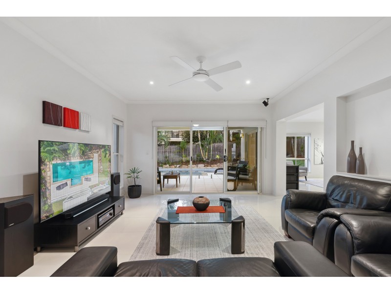 7 Saint Paul Crescent, Varsity Lakes QLD 4227