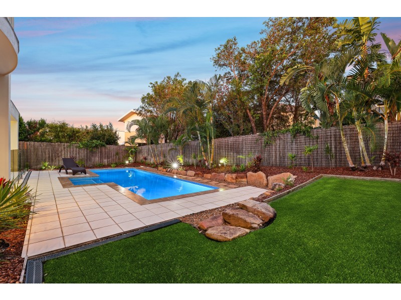 7 Saint Paul Crescent, Varsity Lakes QLD 4227