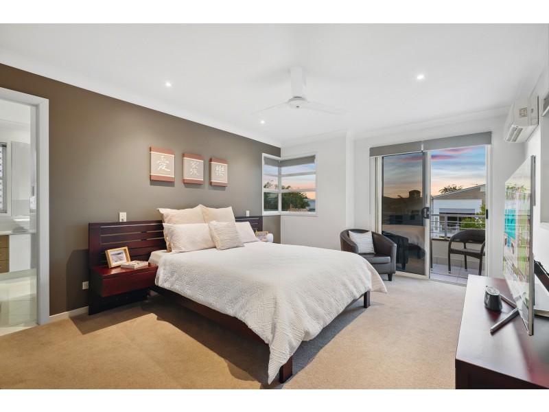 7 Saint Paul Crescent, Varsity Lakes QLD 4227