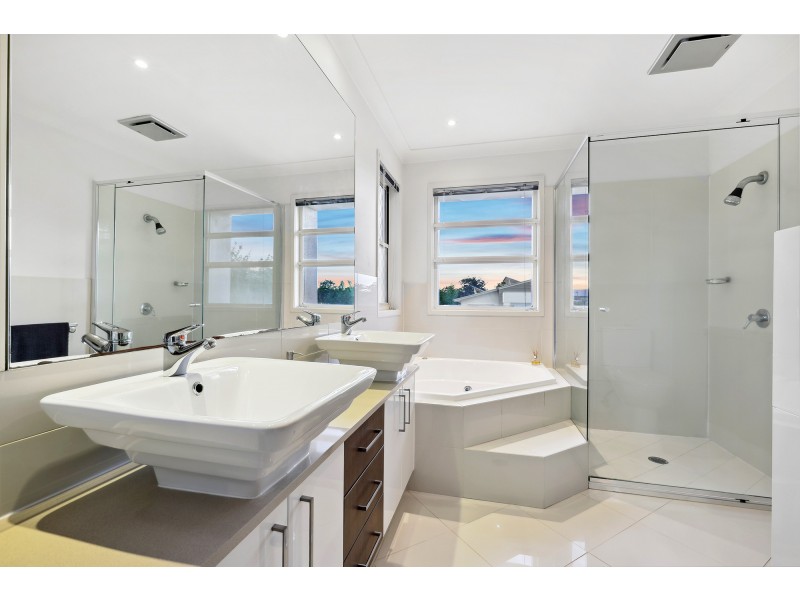 7 Saint Paul Crescent, Varsity Lakes QLD 4227