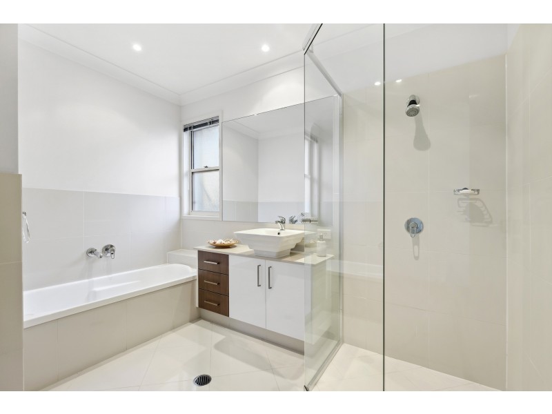 7 Saint Paul Crescent, Varsity Lakes QLD 4227
