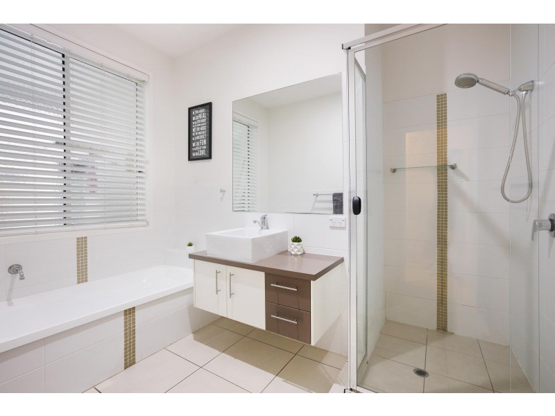 22 Meridien Avenue, Varsity Lakes QLD 4227