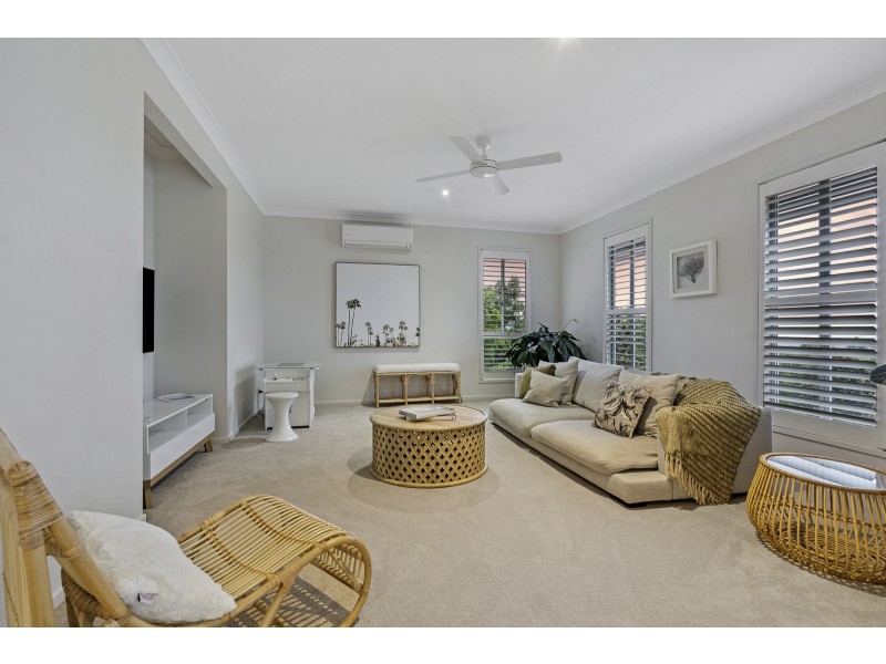 18 Skyburnett Street, Reedy Creek QLD 4227